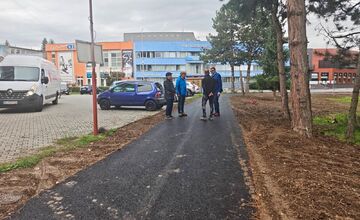 FOTO: Cyklisti v Partizánskom sa dočkajú, pribúdajú nové kilometre mestského cyklochodníka