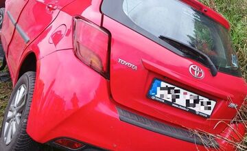 FOTO: Auto skončilo na boku, hasiči zachraňovali zranených v Lysej pod Makytou