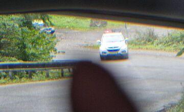 FOTO: Smerom od Prievidze na Kľak stojí v strede cesty cisterna, úsekom momentálne neprejdete