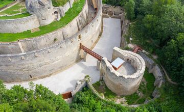 FOTO: Trenčiansky hrad upravuje prevádzkové časy, začína zimný režim 