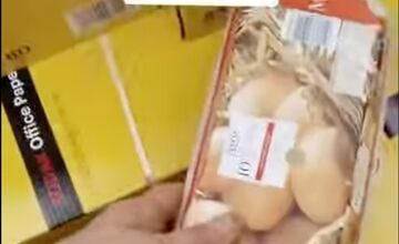 FOTO: Zákazníčka v Tescu objavila chybu na obale mäsa, internet sa baví