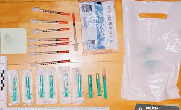 FOTO: Policajti v Trenčianskom kraji zadržali štyroch podozrivých z drogovej trestnej činnosti