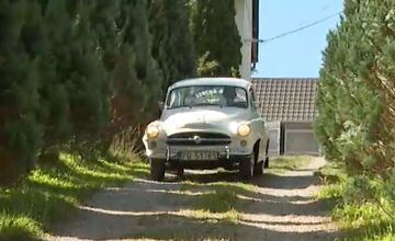 FOTO: Minulosť na štyroch kolesách, handlovskí manželia renovujú veterány a kočíky