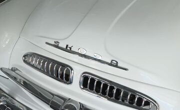 FOTO: Minulosť na štyroch kolesách, handlovskí manželia renovujú veterány a kočíky