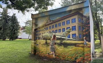 FOTO: Stará trafostanica dostala novú tvár, o maľby sa postaral známy grafiťák Martin Kremeň