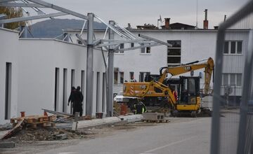 FOTO: V Trenčíne vyrastá moderná autobusová stanica, cestujúci sa dočkajú noviniek