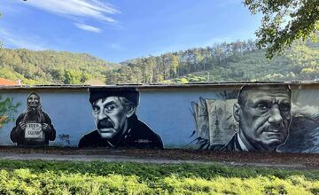 FOTO: Streetartista Luker priniesol do Brezovej pod Bradlom portréty známych osobností, pozrite na tú nádheru