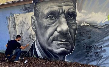 FOTO: Streetartista Luker priniesol do Brezovej pod Bradlom portréty známych osobností, pozrite na tú nádheru