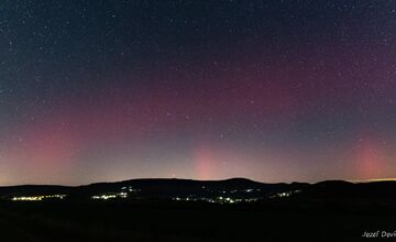 FOTO: Fotograf zo Starej Turej zachytil kométu Lemmon aj polárnu žiaru nad Veľkou Javorinou, pozrite na tie zábery