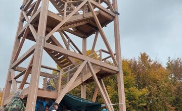 FOTO: Handlovčania majú dôvod vyraziť do prírody, pribudla rozhľadňa aj útulňa