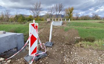 FOTO: Na mostoch pri Trenčíne sa pracuje podľa Petra aj v nedeľu  