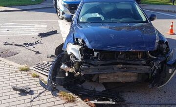 FOTO: Pri dopravnej nehode troch áut na križovatke Nádražná – Družstevná v Partizánskom zasahovali hasiči