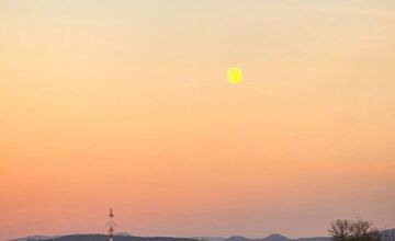 FOTO: Wow, takto svietil mesiac nad Trenčínom! Superspln roka priniesol magickú noc, pozrite na tie zábery