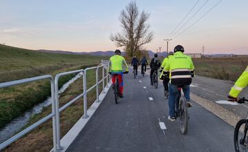 FOTO: Nový úsek Vážskej cyklomagistrály medzi Trenčínom a Dubnicou je dokončený, jazda len na vlastné riziko
