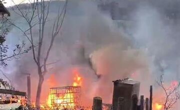 FOTO: V Trenčíne horela drevená chatka