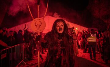 FOTO: Krampuslauf sa blíži sa lístky sa na trenčiansky hrad míňajú rekordnou rýchlosťou 