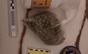 FOTO: V okrese Prievidza prebieha rozsiahla protidrogová operácia BANÍK, polícia zadržala päť osôb