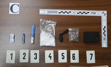 FOTO: Kriminálka z Prievidze zadržala dílera a kupujúceho pervitínu v Handlovej, hrozí im väzenie