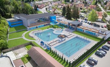 FOTO: Takto bude vyzerať roky rozostavaná plaváreň a kúpalisko v Handlovej, ktoré sa konečne dočká dokončenia