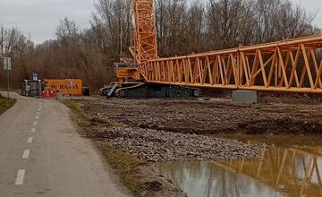 FOTO: Stavba lávky cez cyklotrasu v Považskej Bystrici sa blíži do finišu 