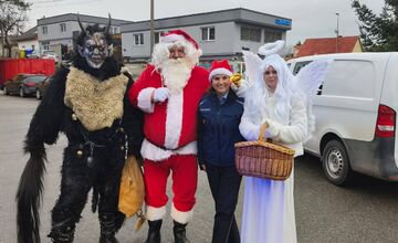 FOTO: Mikuláš v Trenčianskom kraji prekvapil deti i dospelých