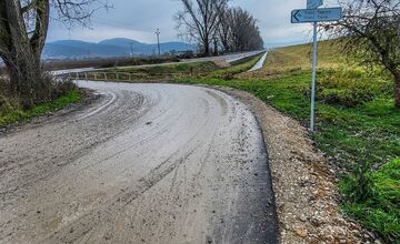 FOTO: Cyklotrasa medzi Trenčínom sa Dubnicou je plná blata