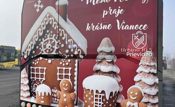 FOTO: Prievidzou premáva vianočný autobus, kedy sa ním môžu cestujúci odviezť?