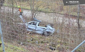 FOTO: nehoda pri Dubnici zablokovala obidva pruhy na niekoľko hodín 