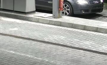 FOTO: Prevádzkovatelia čerpacej stanice v Trenčíne prosia o pomoc pri pátraní po mužovi, ktorý natankoval a odišie