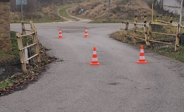 FOTO: Havarijný stav mosta v obci Brodzany 