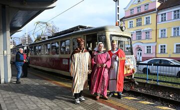 FOTO: Trojkráľová električka prilákala aj v minulom roku veľa nadšencov