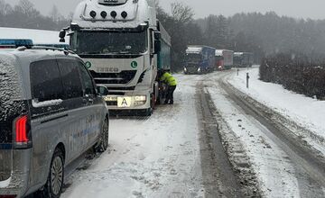 FOTO: Cesty Trenčianskeho kraja sú aktuálne nebezpečné 