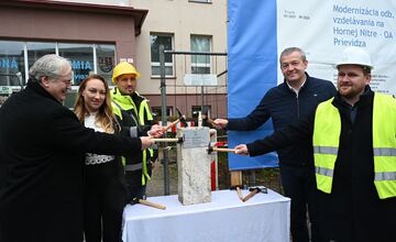 FOTO: Obchodná akadémia v Prievidzi prechádza modernizáciou za milióny 