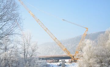 FOTO: Osadili lávku, ktorá spojí Manínsku tiesňavu s Považským hradom