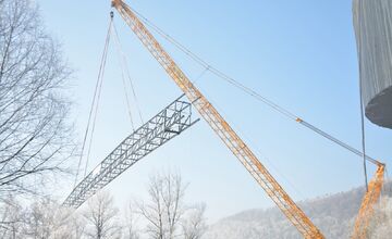 FOTO: Osadili lávku, ktorá spojí Manínsku tiesňavu s Považským hradom