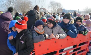 FOTO: Osadili lávku, ktorá spojí Manínsku tiesňavu s Považským hradom