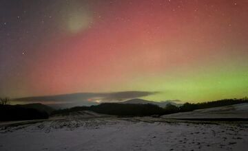 FOTO: V Trenčíne a okolí zachytili obyvatelia neopakovateľnú polárnu žiaru 