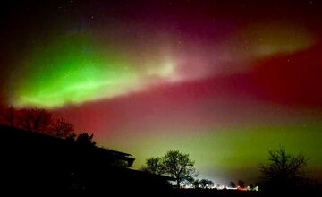 FOTO: V Trenčíne a okolí zachytili obyvatelia neopakovateľnú polárnu žiaru 