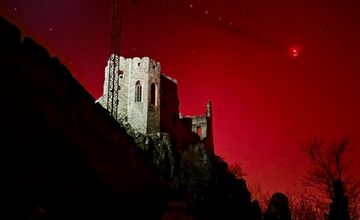 FOTO: V Trenčíne a okolí zachytili obyvatelia neopakovateľnú polárnu žiaru 