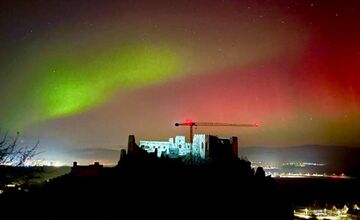 FOTO: V Trenčíne a okolí zachytili obyvatelia neopakovateľnú polárnu žiaru 