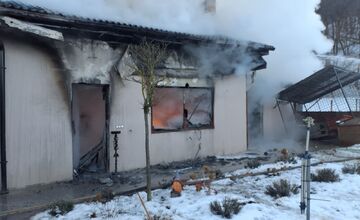 FOTO: Hasiči zasahovali pri rozsiahlom požiari v Beluši