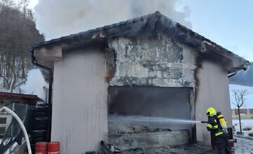 FOTO: Hasiči zasahovali pri rozsiahlom požiari v Beluši