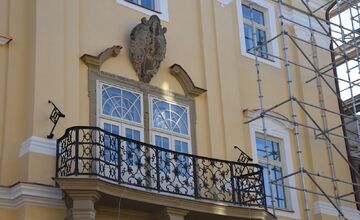 FOTO: Predná fasáda Župného domu je už zreštaurovaná