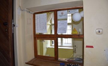 FOTO: Predná fasáda Župného domu je už zreštaurovaná