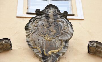 FOTO: Predná fasáda Župného domu je už zreštaurovaná