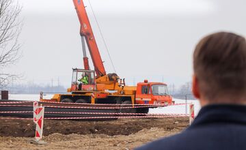 FOTO: V Dubnici nad Váhom budujú novú modernú plaváreň