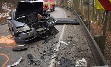 FOTO: Vodič pod vplyvom drog spôsobil na Myjave vážnu nehodu