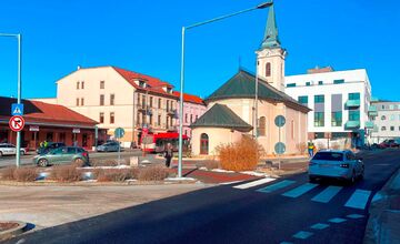 FOTO: Názory Trenčanov rozdelil polyfunkčný objekt pri Kaplnke sv. Anny