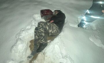 FOTO: Muž z Považskej Bystrice ležal dva dni v snehu