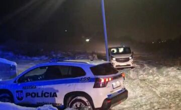 FOTO: Muž z Považskej Bystrice ležal dva dni v snehu